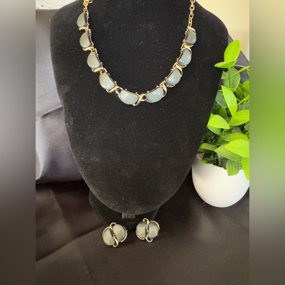 CORO Elegant Gold and Grey / Green Jewelry Set